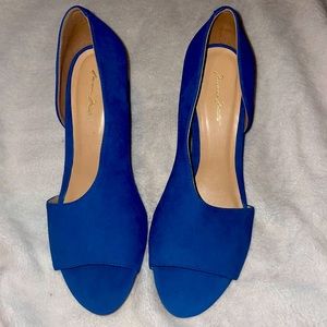 Soft,pretty blue never been wore, Made in Brazil they will bring out your eyes,